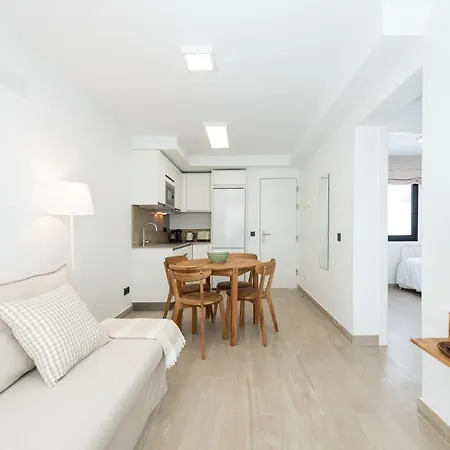 B Slow Condor Apartament *